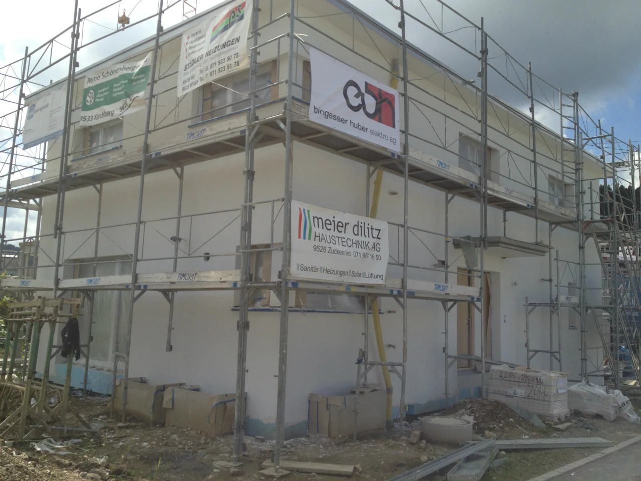 Ausgeführtes Projekt: eingerüstete Fassade während der Arbeiten
